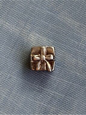 Silver Gift Box Charm - Bow Detail